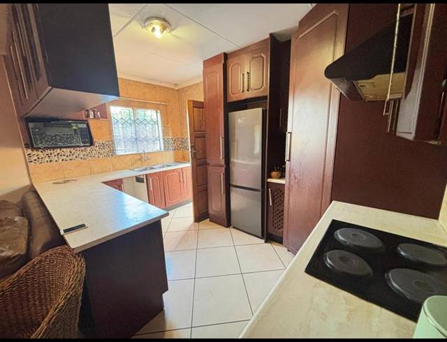 3 BEDROOM HOUSE FOR SALE IN THE ORCHARDS